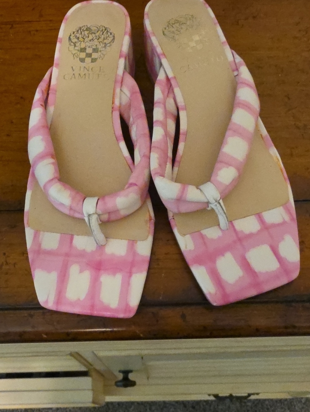 Vince Camuto Pink and White Patterned Thong Sandals Sz 6m